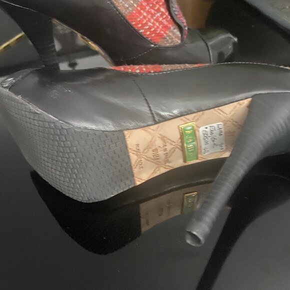 NWOT GORGEOUS L.A.M.B. (Gwen Stefano) Leather and Plaid Bootie - Size 6 1/2 - Picture 2 of 3